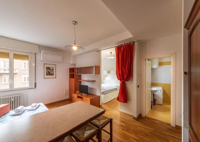 Housmart Milazzo 5 * Болонья