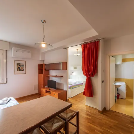 Housmart Milazzo 5 * Болонья