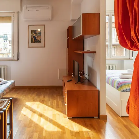 Housmart Milazzo 5 * Bolonia